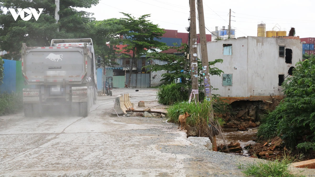 bo sat lo, suoi thanh tui chua nuoc tai du an chong ngap dut khuc vung giap ranh hinh anh 4