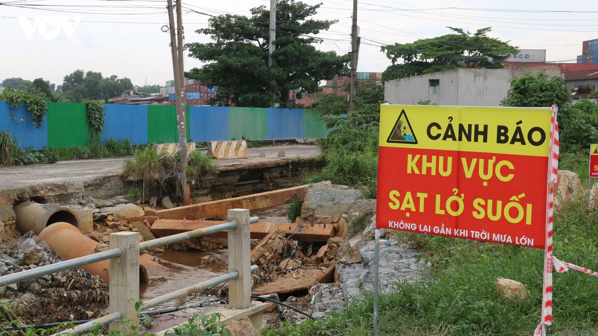 bo sat lo, suoi thanh tui chua nuoc tai du an chong ngap dut khuc vung giap ranh hinh anh 5