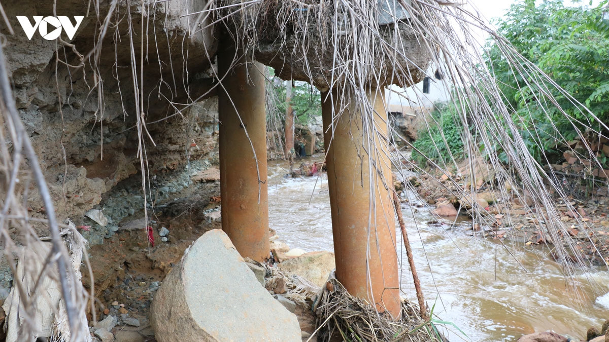 bo sat lo, suoi thanh tui chua nuoc tai du an chong ngap dut khuc vung giap ranh hinh anh 2