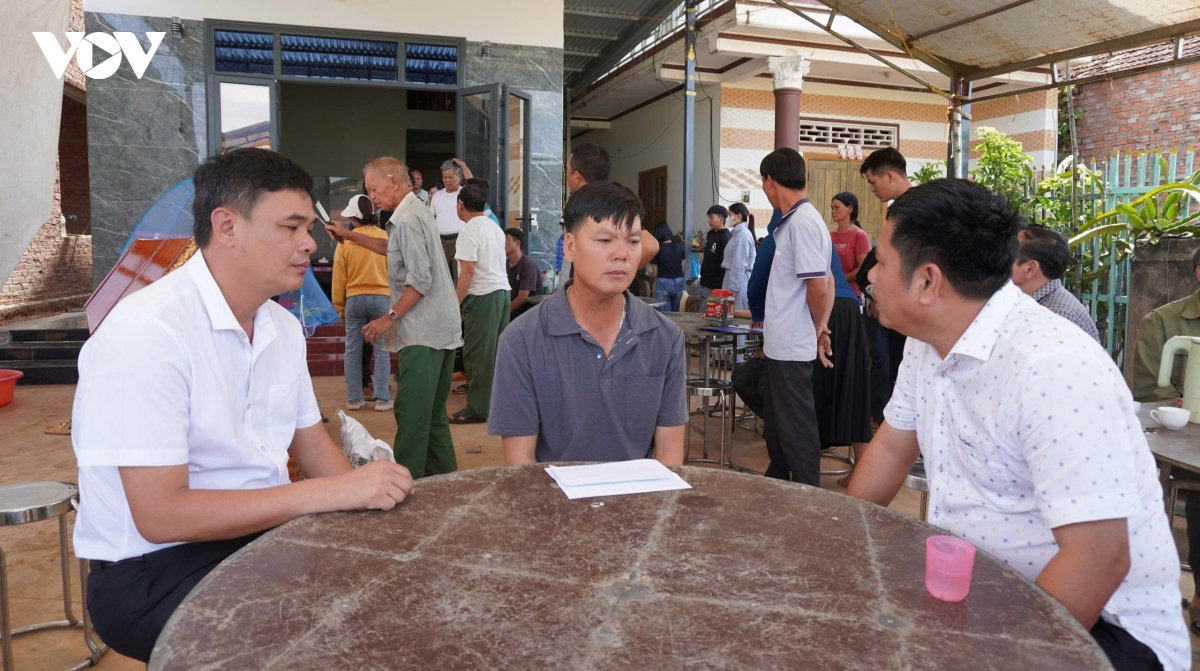 thăm hỏi động viên gia đình 5 nữ sinh đuối nước ở lâm Đồng hình ảnh 1 tham hoi dong vien gia dinh 5 nu sinh duoi nuoc o lam Dong hinh anh 1