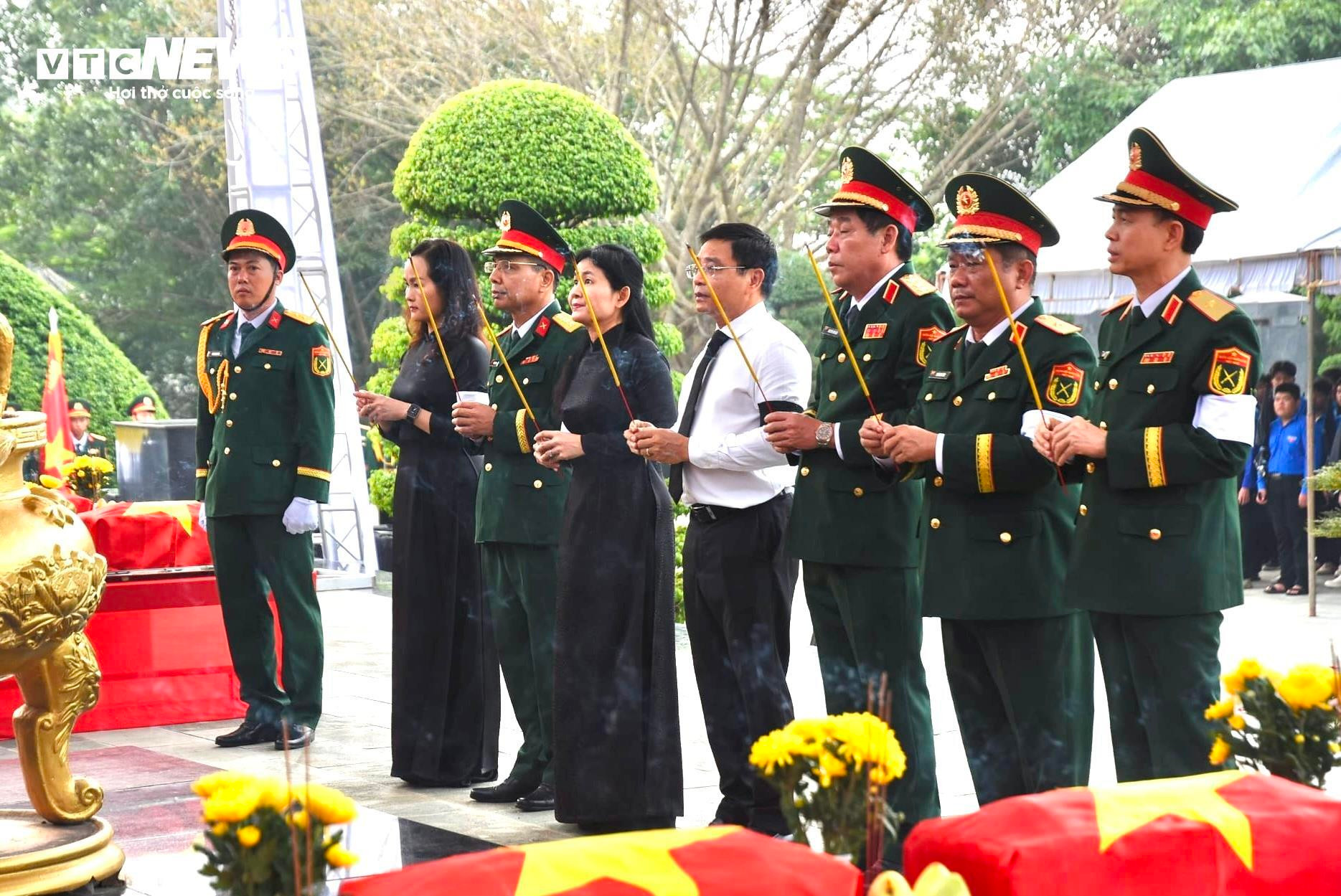 Phó Thủ tướng Nguyễn Văn Thắng dự lễ an táng 63 hài cốt liệt sĩ tại Đồng Nai - 1