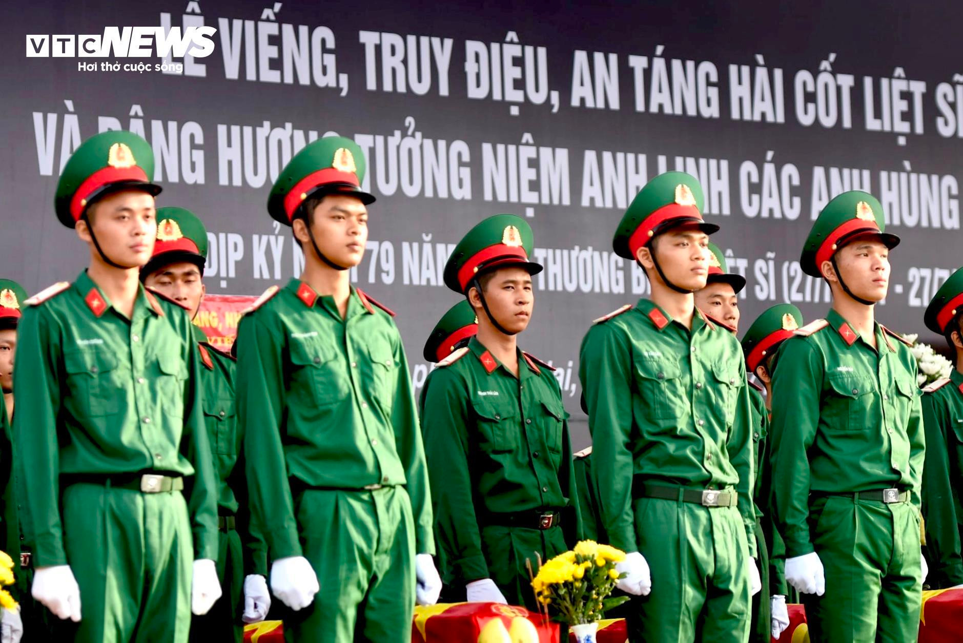 Phó Thủ tướng Nguyễn Văn Thắng dự lễ an táng 63 hài cốt liệt sĩ tại Đồng Nai - 3
