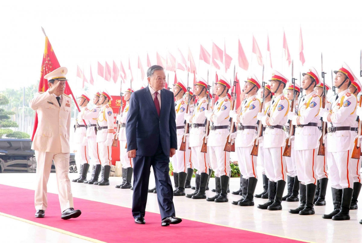 tong bi thu, chu tich nuoc to lam du le ky niem 80 nam ngay truyen thong luc luong an ninh nhan dan hinh anh 1