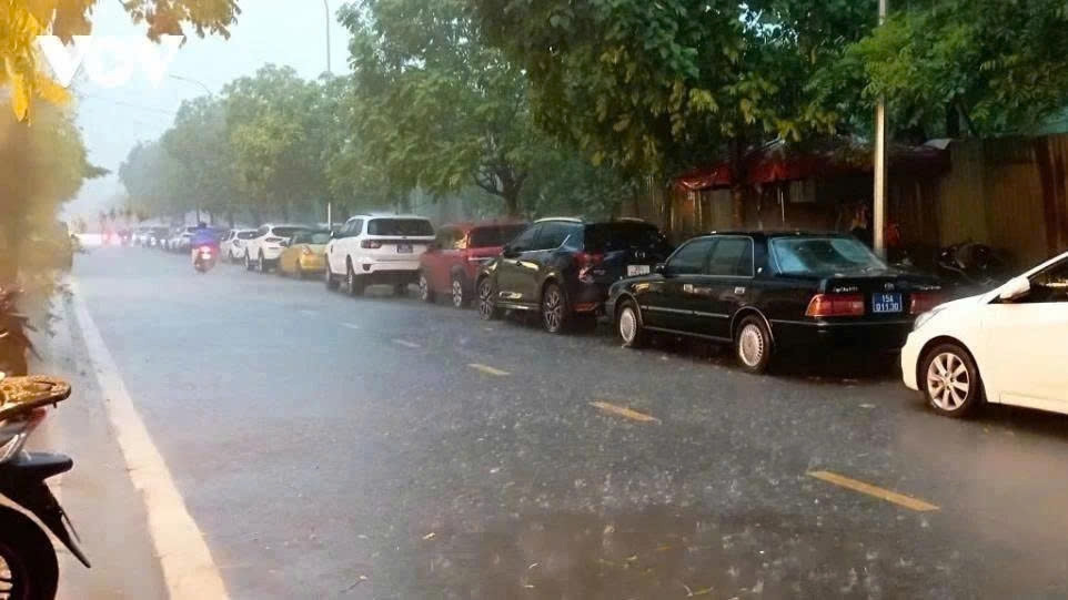 thoi tiet ngay 13 7 ha noi, bac bo ngay nang, chieu toi va dem co mua dong hinh anh 1
