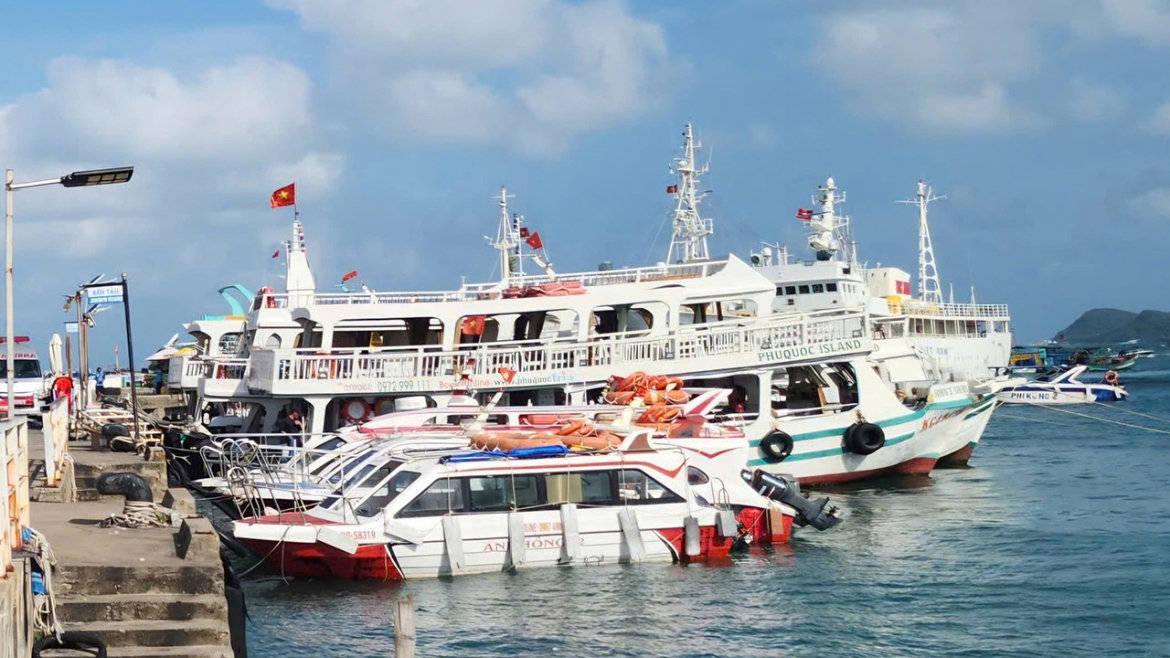 siet chat van tai duong thuy sau tai nan lat ca no o phu quoc hinh anh 2