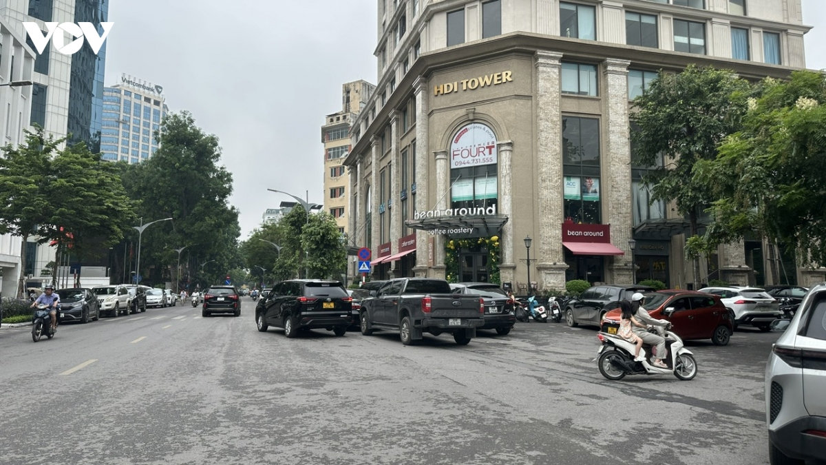 tai dien chiem long duong lam bai do xe tai nhieu tuyen pho ha noi hinh anh 6