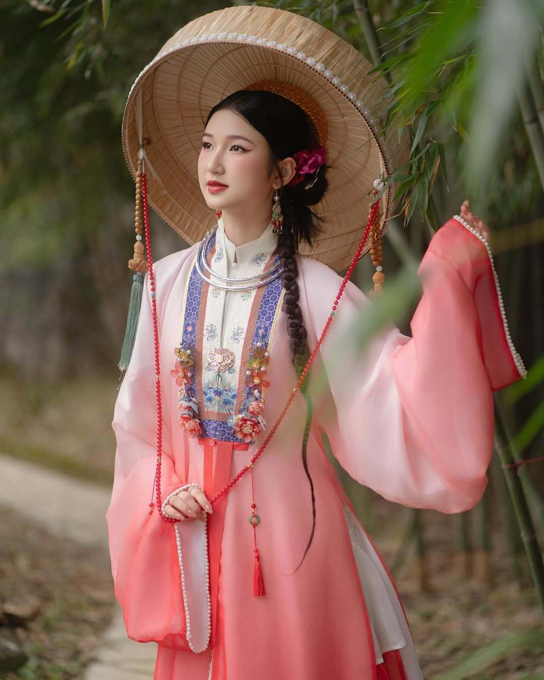 Trà My sinh năm 2006 tại Hà Nội. Cô thường được biết đến với nghệ danh 