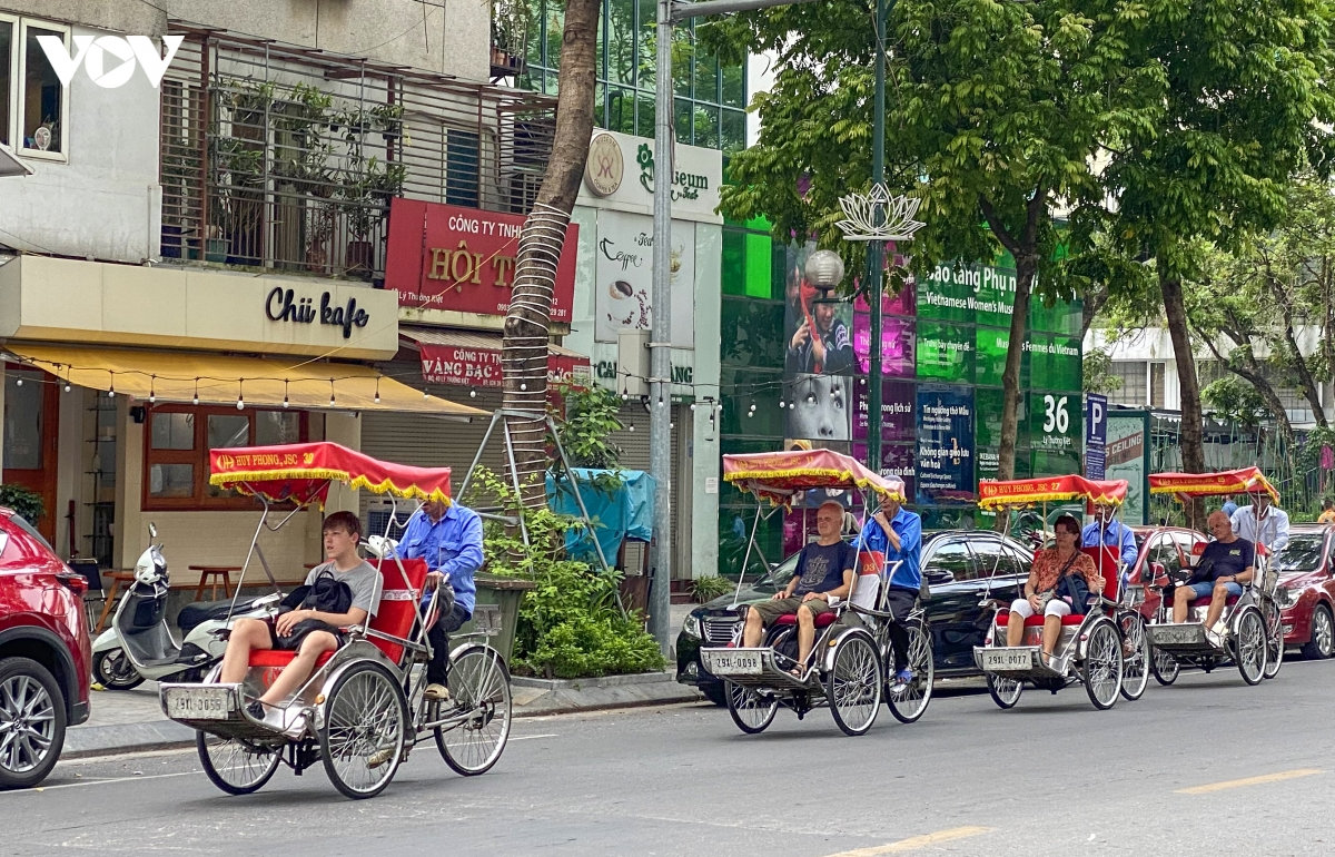xich lo ha noi tu phuong tien muu sinh den goi mo ve du lich di san hinh anh 1