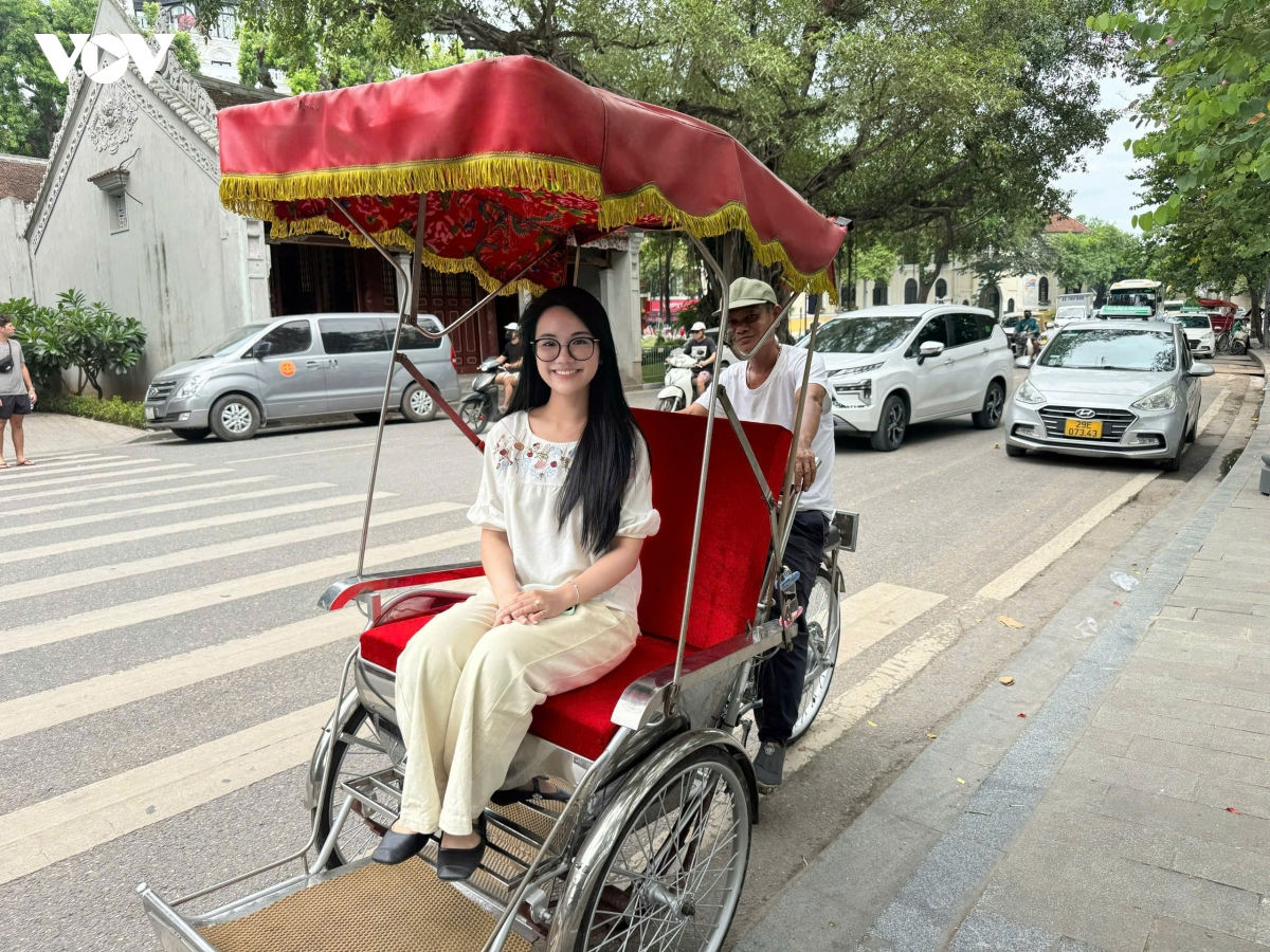 xich lo ha noi tu phuong tien muu sinh den goi mo ve du lich di san hinh anh 2