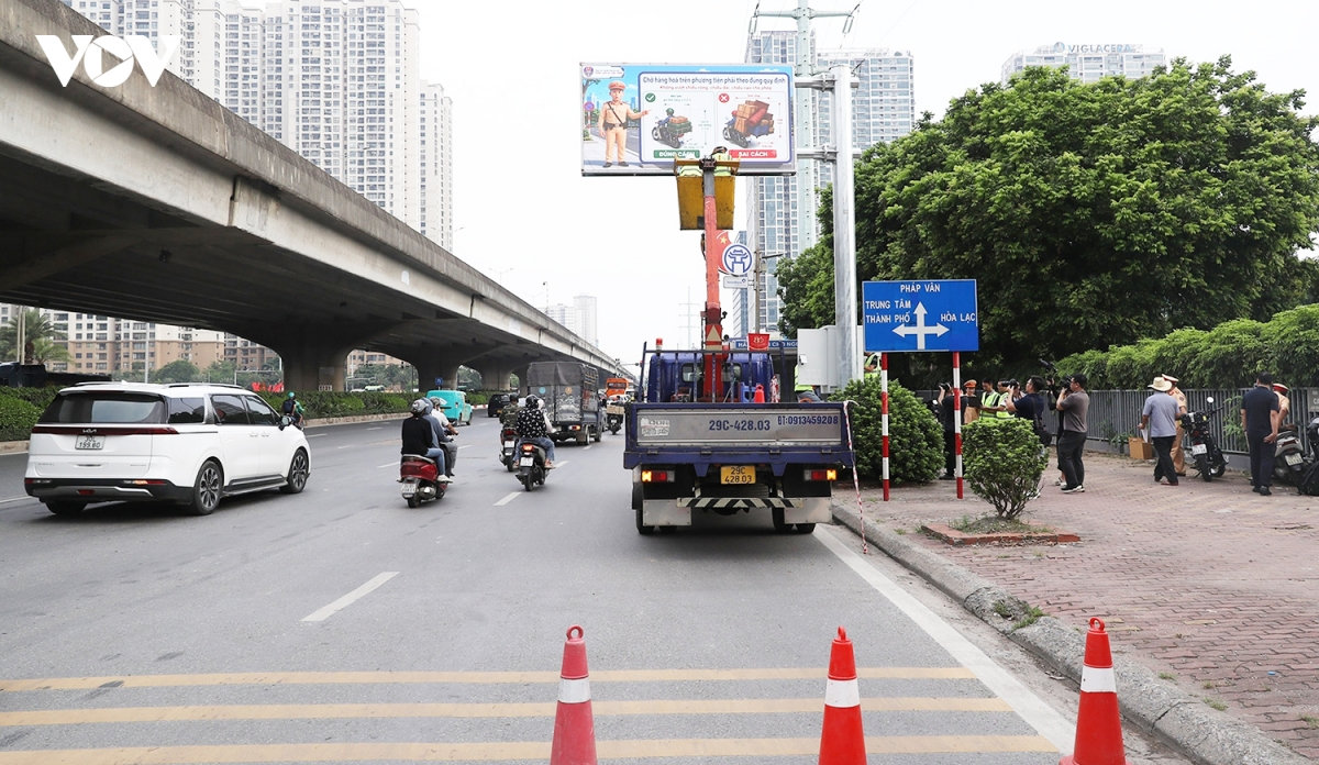 hà nội lắp 36 màn hình led để cập nhật ùn tắc, ngập úng theo thời gian thực hình ảnh 1 ha noi lap 36 man hinh led de cap nhat un tac, ngap ung theo thoi gian thuc hinh anh 1