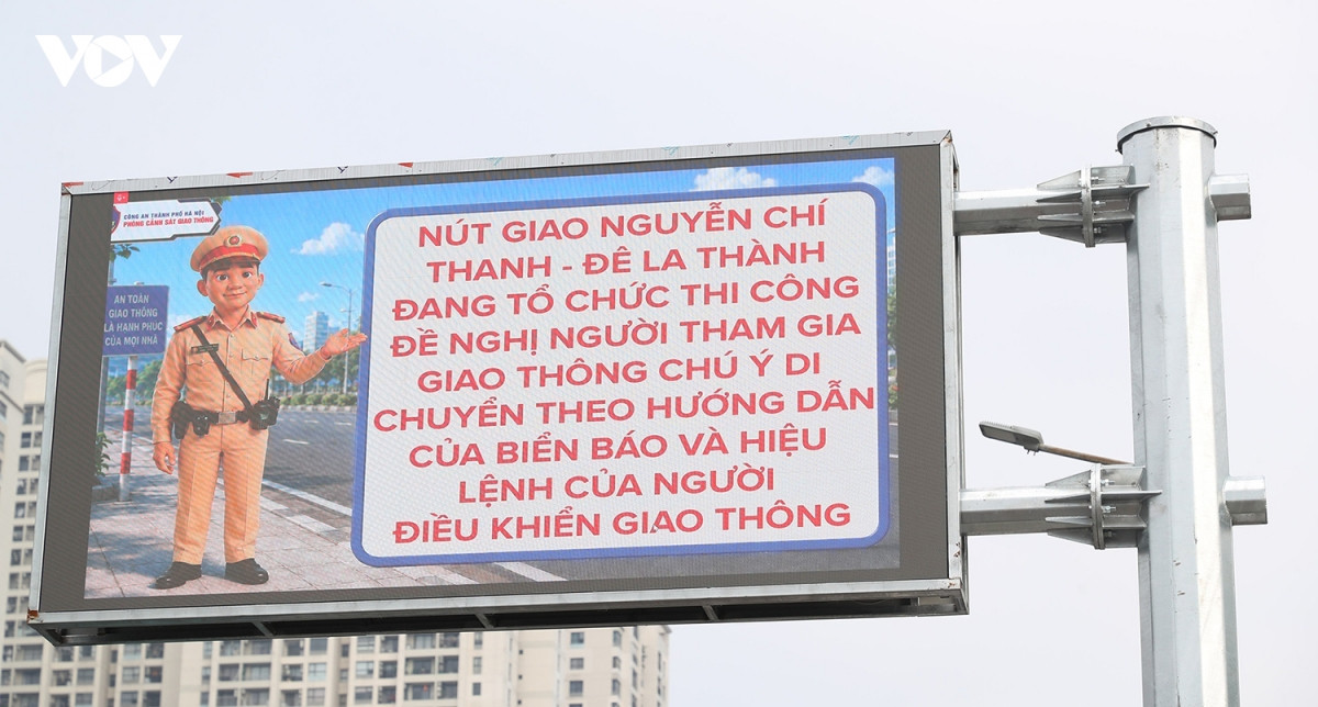 hà nội lắp 36 màn hình led để cập nhật ùn tắc, ngập úng theo thời gian thực hình ảnh 2 ha noi lap 36 man hinh led de cap nhat un tac, ngap ung theo thoi gian thuc hinh anh 2