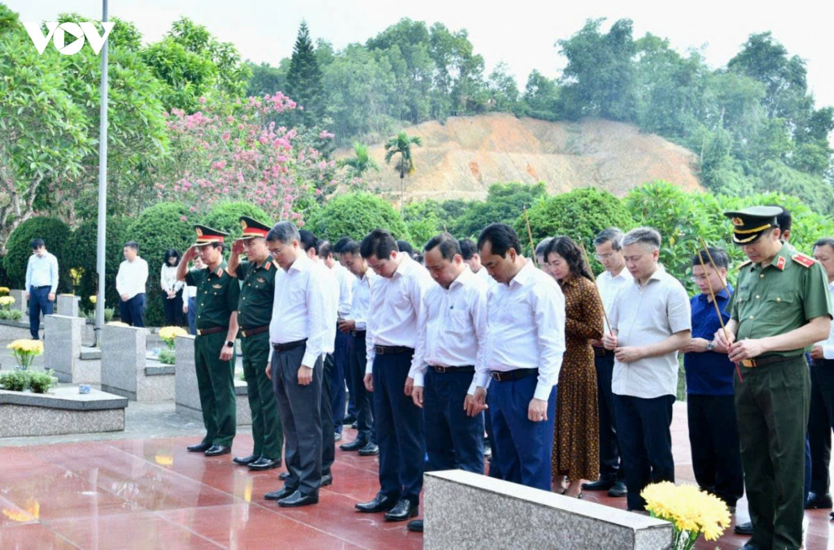 thu tuong dang huong tuong niem cac anh hung liet sy tai lao cai hinh anh 6