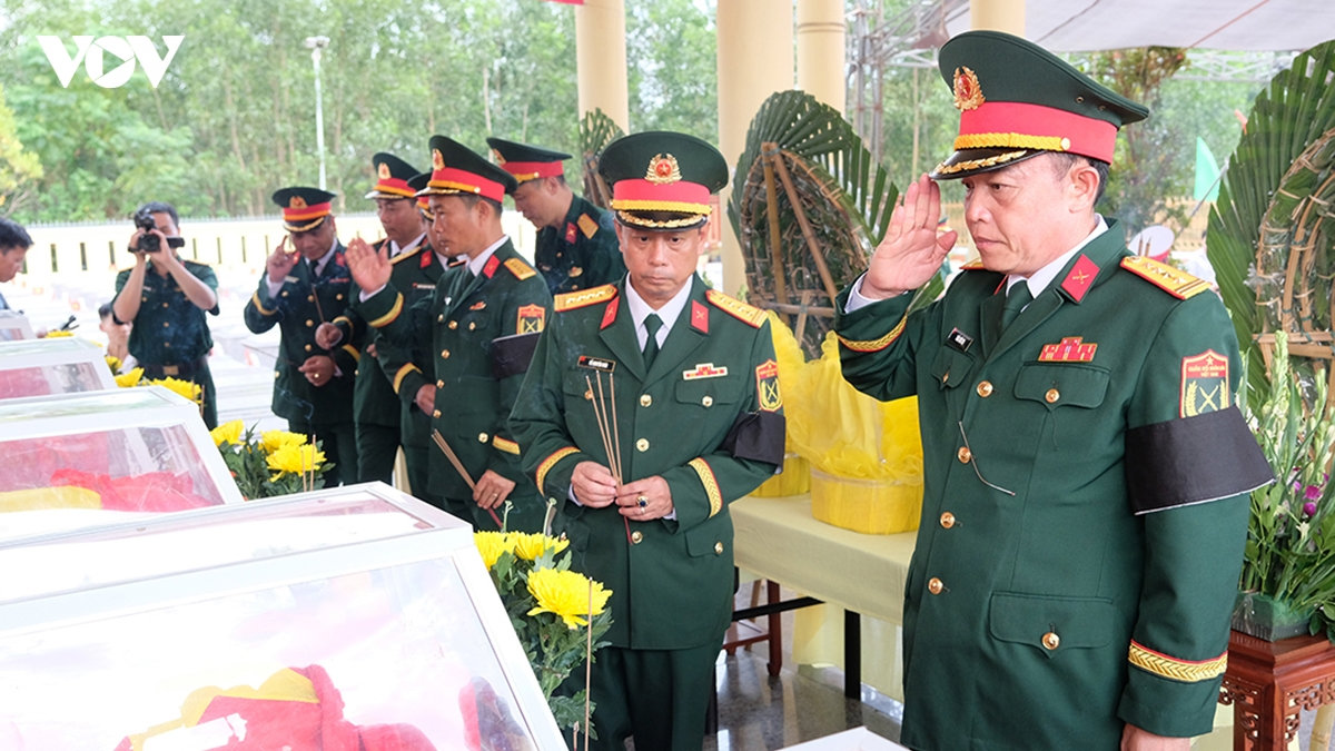 Đà nẵng truy điệu, an táng 5 hài cốt liệt sĩ ở hang Đá sập, xã hà nha hình ảnh 3 Da nang truy dieu, an tang 5 hai cot liet si o hang Da sap, xa ha nha hinh anh 3