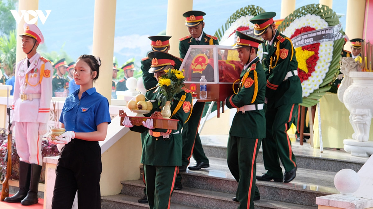 Đà nẵng truy điệu, an táng 5 hài cốt liệt sĩ ở hang Đá sập, xã hà nha hình ảnh 4 Da nang truy dieu, an tang 5 hai cot liet si o hang Da sap, xa ha nha hinh anh 4