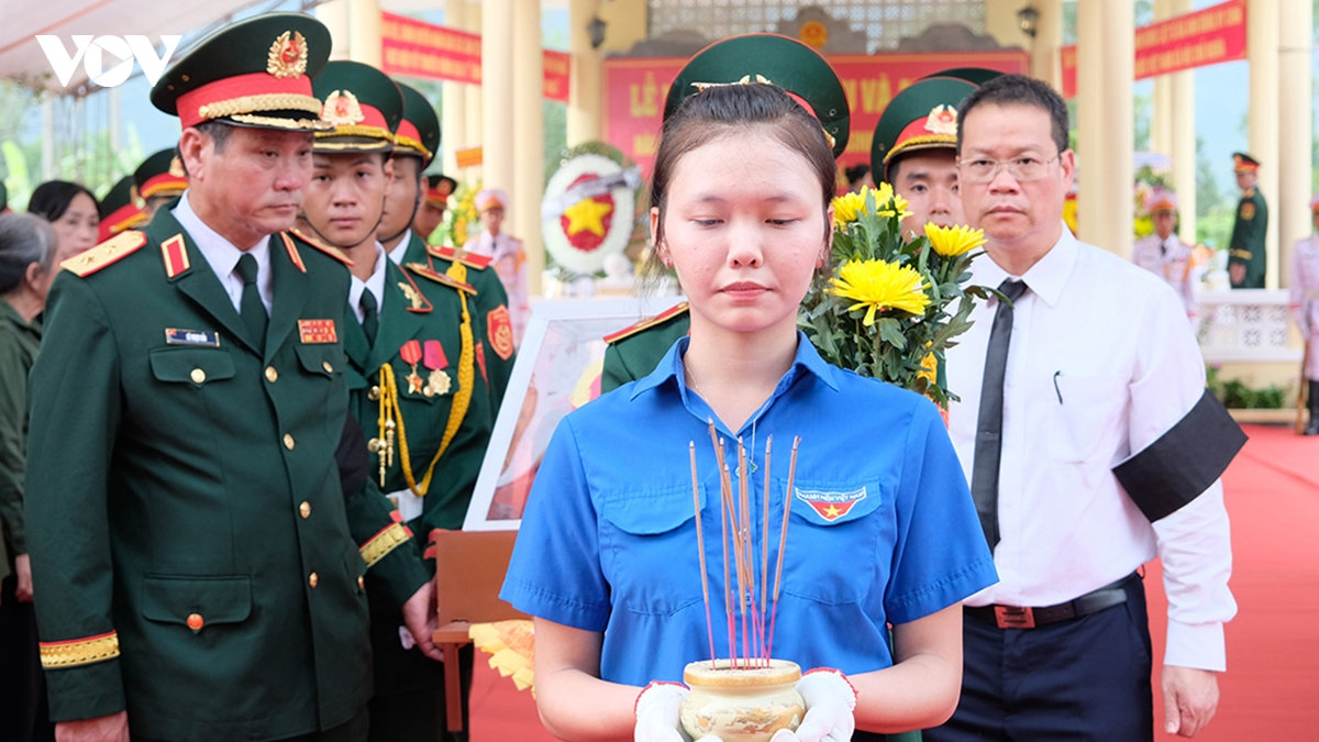 Đà nẵng truy điệu, an táng 5 hài cốt liệt sĩ ở hang Đá sập, xã hà nha hình ảnh 5 Da nang truy dieu, an tang 5 hai cot liet si o hang Da sap, xa ha nha hinh anh 5