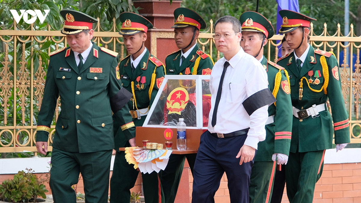 Đà nẵng truy điệu, an táng 5 hài cốt liệt sĩ ở hang Đá sập, xã hà nha hình ảnh 7 Da nang truy dieu, an tang 5 hai cot liet si o hang Da sap, xa ha nha hinh anh 7