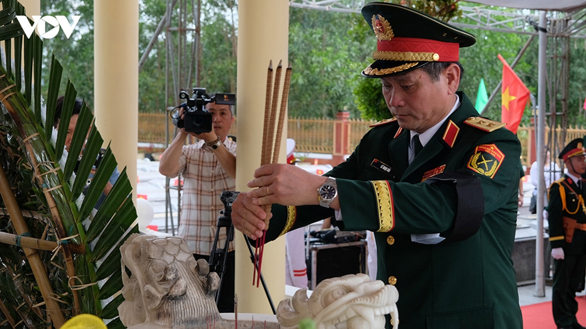 Đà nẵng truy điệu, an táng 5 hài cốt liệt sĩ ở hang Đá sập, xã hà nha hình ảnh 9 Da nang truy dieu, an tang 5 hai cot liet si o hang Da sap, xa ha nha hinh anh 9