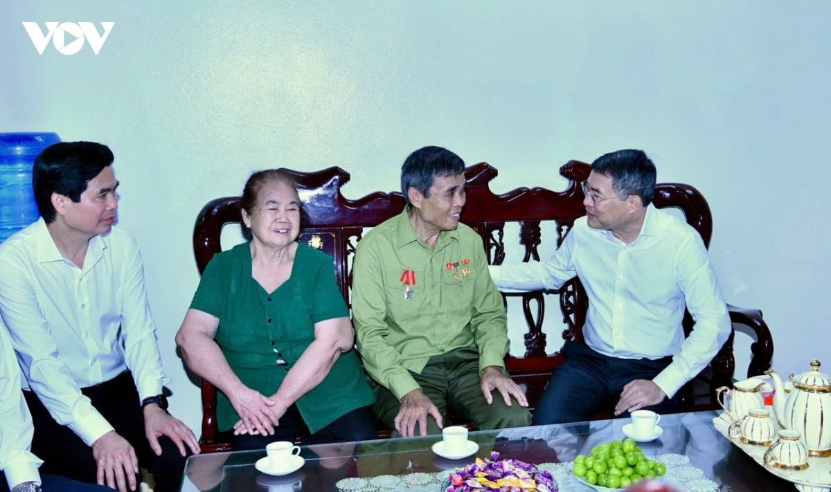 thủ tướng dâng hương, tưởng niệm các anh hùng liệt sĩ ở lạng sơn hình ảnh 4 thu tuong dang huong, tuong niem cac anh hung liet si o lang son hinh anh 4