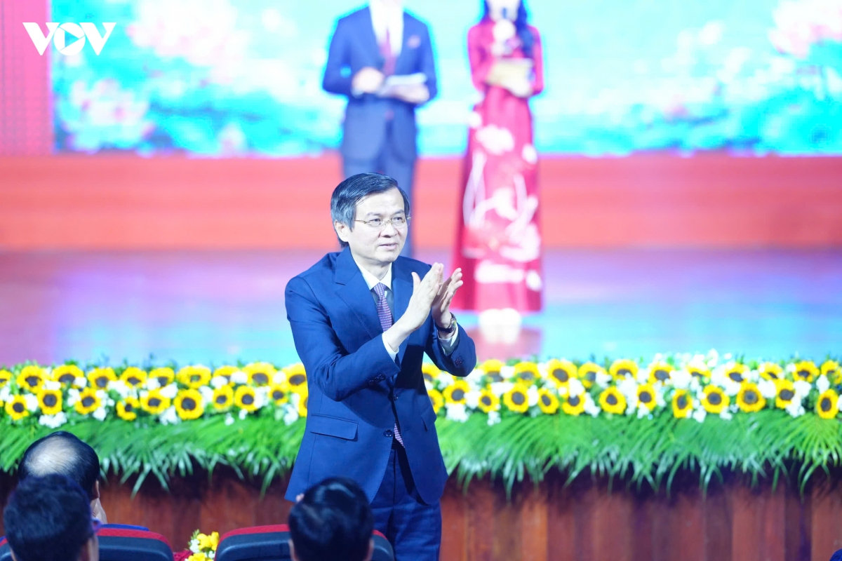 trao 34 giải thưởng cuộc thi chính luận về bảo vệ nền tảng tư tưởng của Đảng hình ảnh 2 trao 34 giai thuong cuoc thi chinh luan ve bao ve nen tang tu tuong cua Dang hinh anh 2