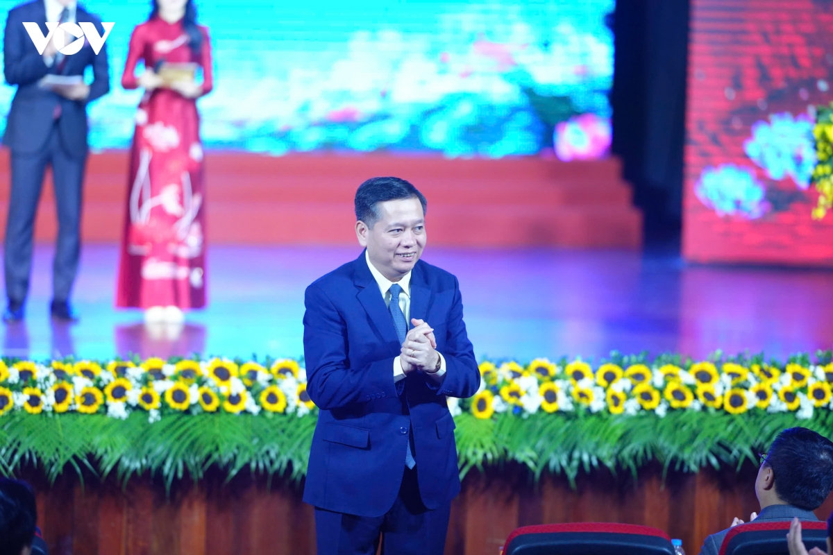 trao 34 giải thưởng cuộc thi chính luận về bảo vệ nền tảng tư tưởng của Đảng hình ảnh 3 trao 34 giai thuong cuoc thi chinh luan ve bao ve nen tang tu tuong cua Dang hinh anh 3