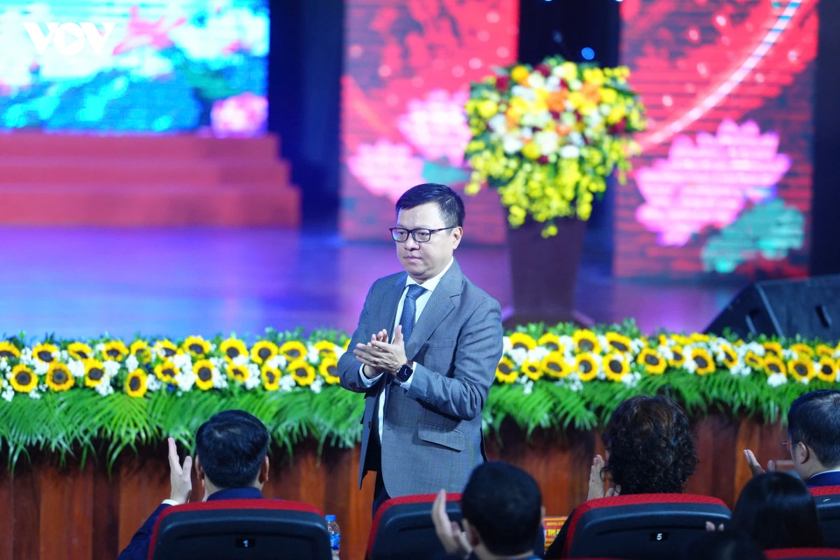 trao 34 giải thưởng cuộc thi chính luận về bảo vệ nền tảng tư tưởng của Đảng hình ảnh 4 trao 34 giai thuong cuoc thi chinh luan ve bao ve nen tang tu tuong cua Dang hinh anh 4