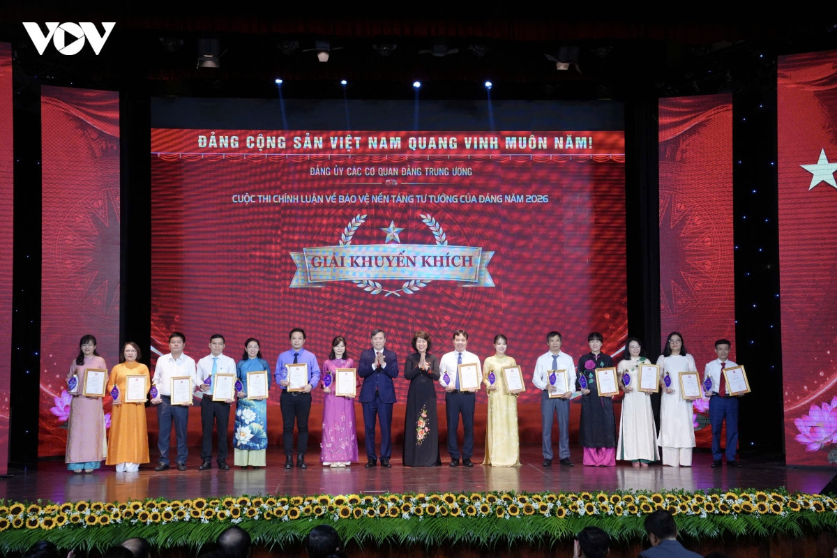 trao 34 giải thưởng cuộc thi chính luận về bảo vệ nền tảng tư tưởng của Đảng hình ảnh 12 trao 34 giai thuong cuoc thi chinh luan ve bao ve nen tang tu tuong cua Dang hinh anh 12