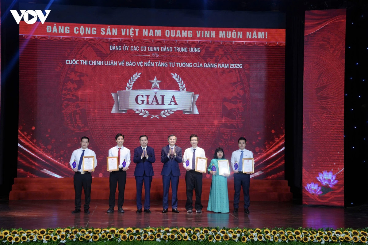 trao 34 giải thưởng cuộc thi chính luận về bảo vệ nền tảng tư tưởng của Đảng hình ảnh 10 trao 34 giai thuong cuoc thi chinh luan ve bao ve nen tang tu tuong cua Dang hinh anh 10