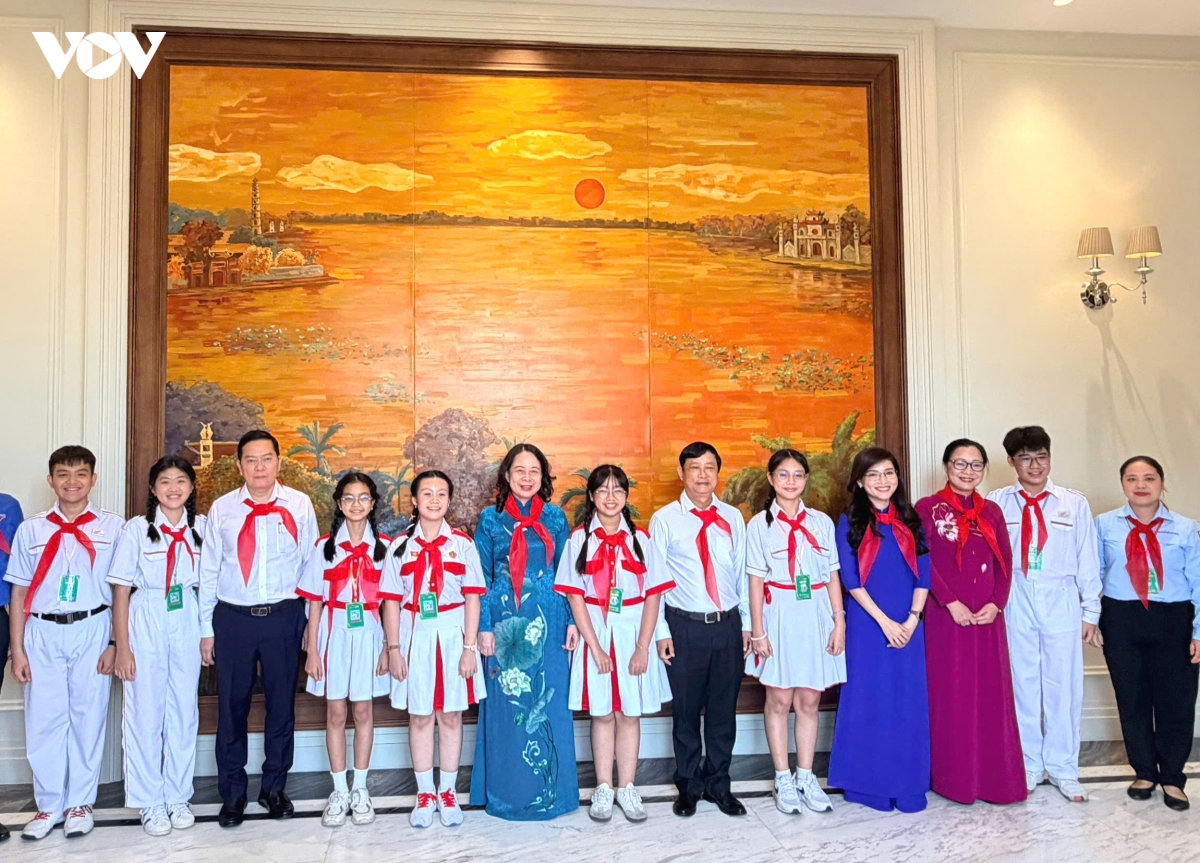 phó chủ tịch nước võ thị Ánh xuân gặp mặt đoàn thiếu nhi em yêu tổ quốc việt nam hình ảnh 5 pho chu tich nuoc vo thi Anh xuan gap mat doan thieu nhi em yeu to quoc viet nam hinh anh 5
