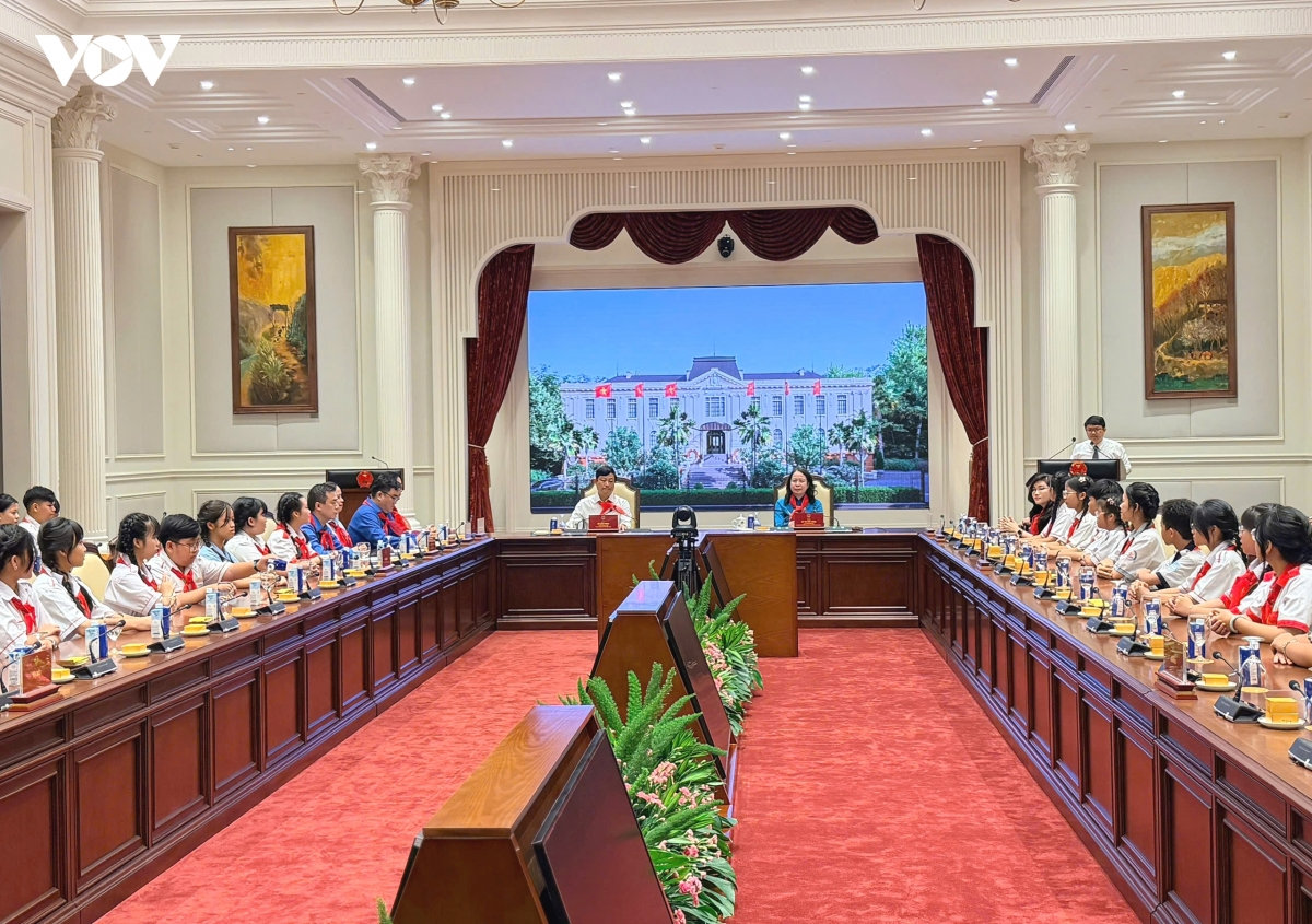 phó chủ tịch nước võ thị Ánh xuân gặp mặt đoàn thiếu nhi em yêu tổ quốc việt nam hình ảnh 2 pho chu tich nuoc vo thi Anh xuan gap mat doan thieu nhi em yeu to quoc viet nam hinh anh 2