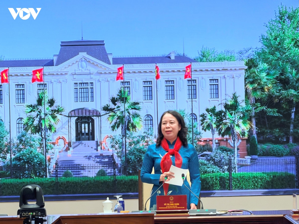 phó chủ tịch nước võ thị Ánh xuân gặp mặt đoàn thiếu nhi em yêu tổ quốc việt nam hình ảnh 1 pho chu tich nuoc vo thi Anh xuan gap mat doan thieu nhi em yeu to quoc viet nam hinh anh 1