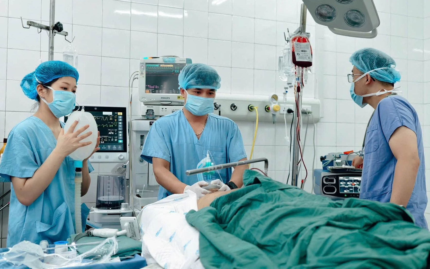 Nạn nhân vụ tai nạn đang điều trị tại Bệnh viện Hữu nghị Việt Đức.