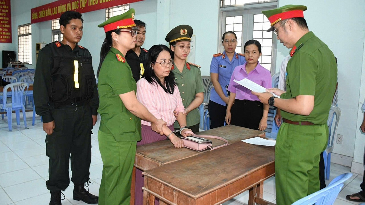 bắt tạm giam người phụ nữ đăng thông tin sai sự thật trên mạng xã hội hình ảnh 1 bat tam giam nguoi phu nu dang thong tin sai su that tren mang xa hoi hinh anh 1