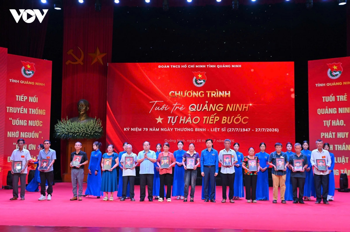 tuổi trẻ quảng ninh trao hơn 170 ảnh phục dựng chân dung liệt sĩ cho thân nhân hình ảnh 1 tuoi tre quang ninh trao hon 170 anh phuc dung chan dung liet si cho than nhan hinh anh 1