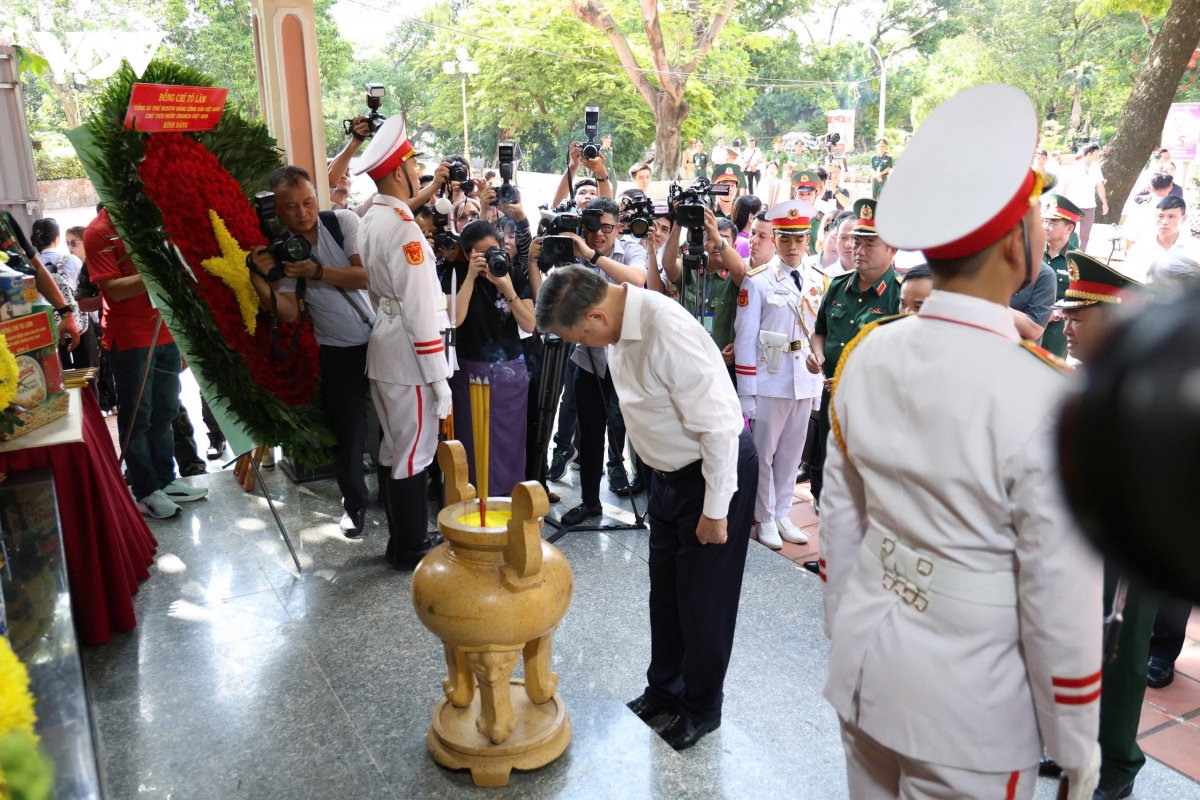 tổng bí thư, chủ tịch nước Đảng, nhà nước không bao giờ quên những người đã hy sinh vì đất nước hình ảnh 4 tong bi thu, chu tich nuoc Dang, nha nuoc khong bao gio quen nhung nguoi da hy sinh vi dat nuoc hinh anh 4