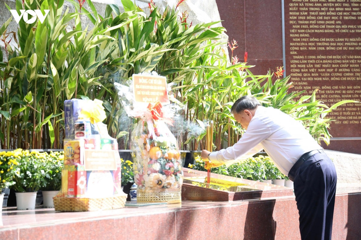 tổng bí thư, chủ tịch nước Đảng, nhà nước không bao giờ quên những người đã hy sinh vì đất nước hình ảnh 3 tong bi thu, chu tich nuoc Dang, nha nuoc khong bao gio quen nhung nguoi da hy sinh vi dat nuoc hinh anh 3