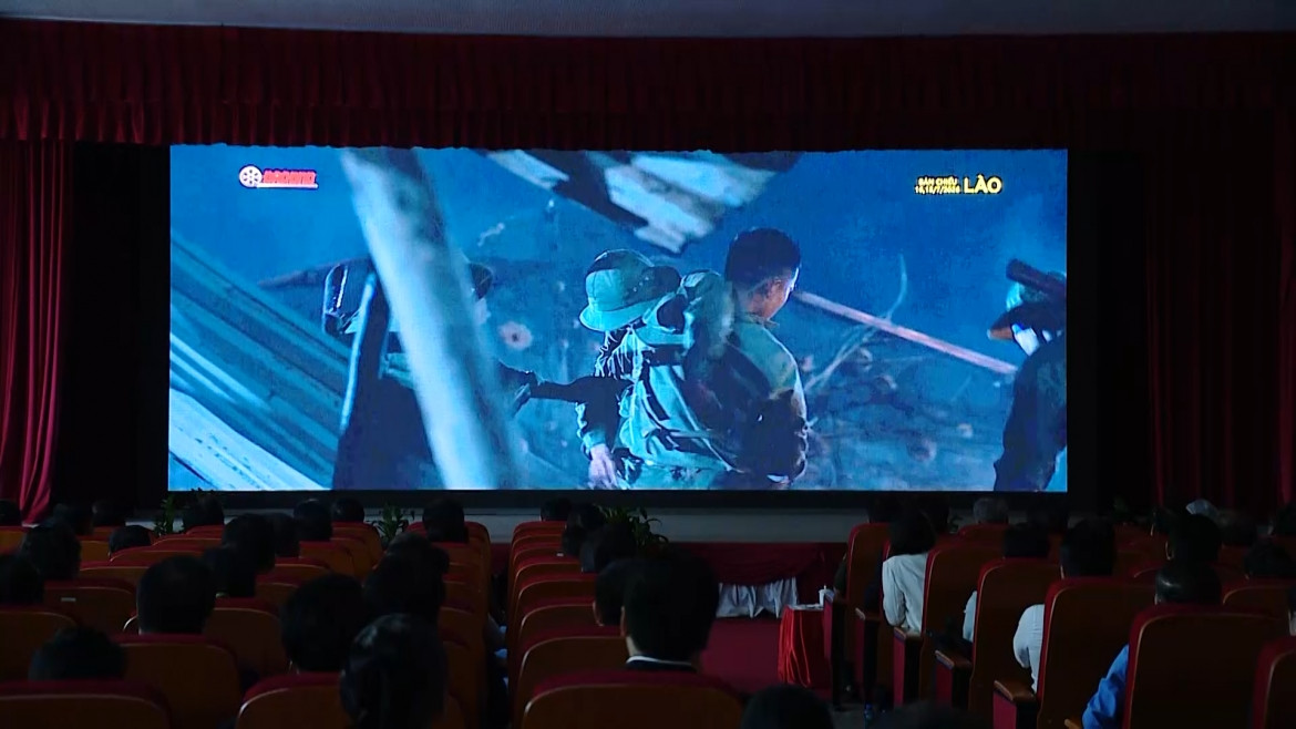 khán giả lào xúc động khi xem phim lịch sử mưa đỏ hình ảnh 1 khan gia lao xuc dong khi xem phim lich su mua do hinh anh 1
