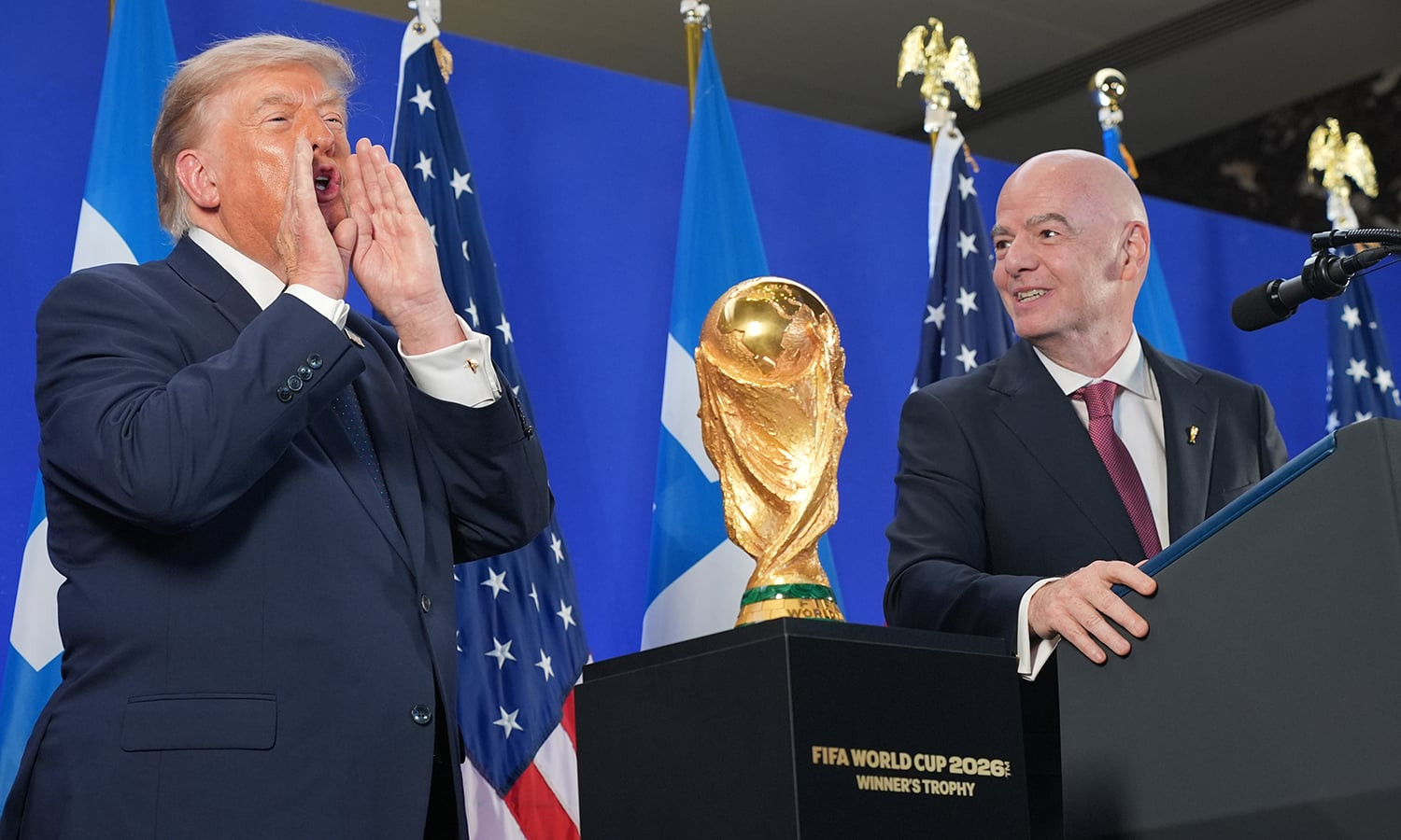 Tổng thống Mỹ Donald Trump và Chủ tịch FIFA Gianni Infantino (Ảnh: AP)