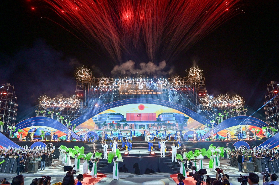 phó chủ tịch nước võ thị Ánh xuân dự lễ khai mạc festival biển khánh hòa 2026 hình ảnh 3 pho chu tich nuoc vo thi Anh xuan du le khai mac festival bien khanh hoa 2026 hinh anh 3
