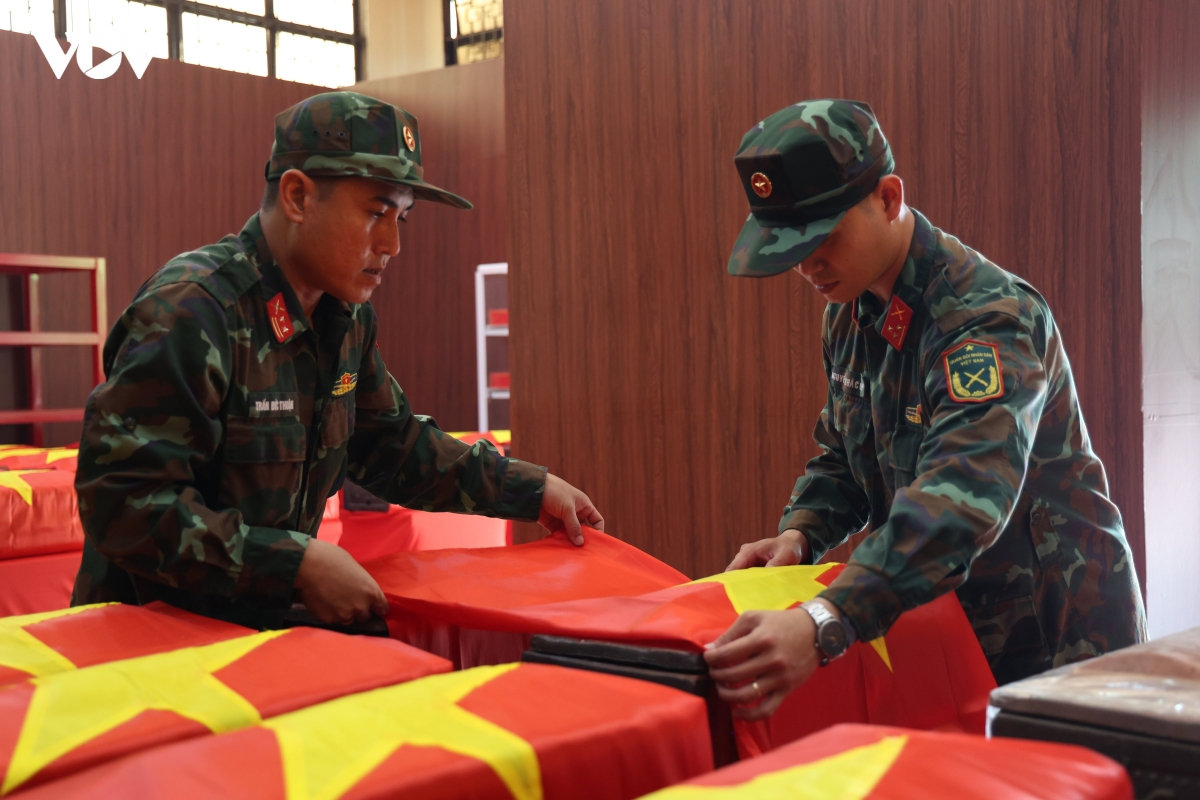 cất bốc được thêm 4 bộ hài cốt liệt sĩ tại công viên lê thị riêng hình ảnh 3 cat boc duoc them 4 bo hai cot liet si tai cong vien le thi rieng hinh anh 3