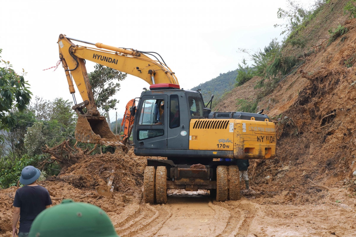 lãnh đạo tỉnh sơn la kiểm tra vùng lũ, chỉ đạo khắc phục hậu quả thiên tai hình ảnh 3 lanh dao tinh son la kiem tra vung lu, chi dao khac phuc hau qua thien tai hinh anh 3