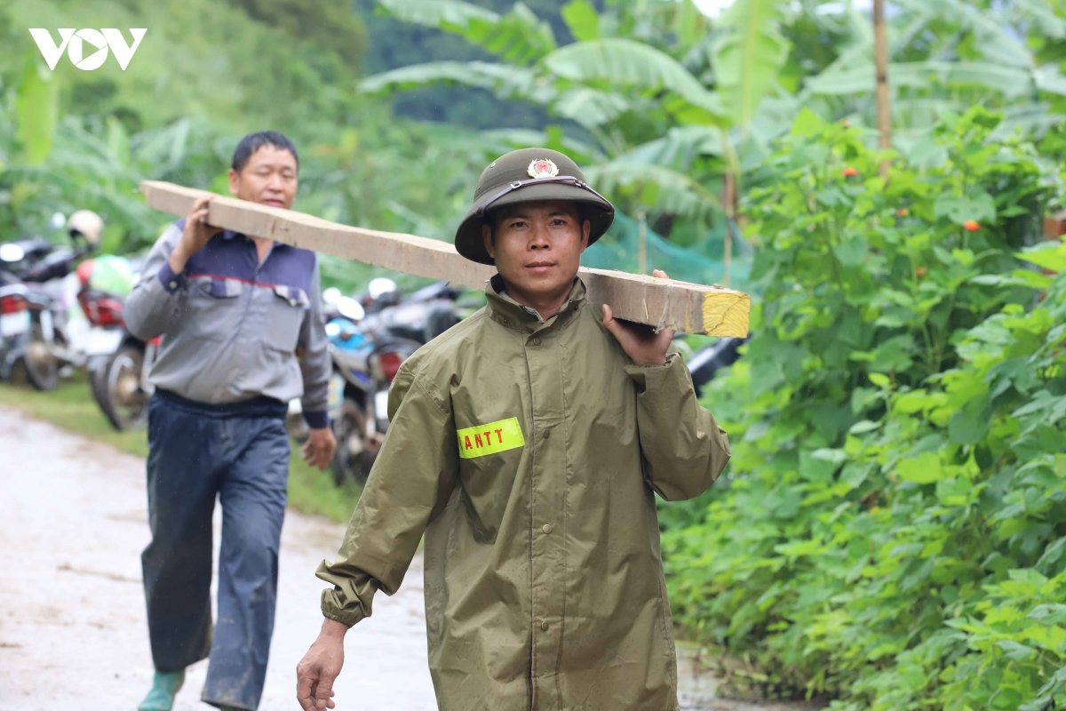 lãnh đạo tỉnh sơn la kiểm tra vùng lũ, chỉ đạo khắc phục hậu quả thiên tai hình ảnh 7 lanh dao tinh son la kiem tra vung lu, chi dao khac phuc hau qua thien tai hinh anh 7