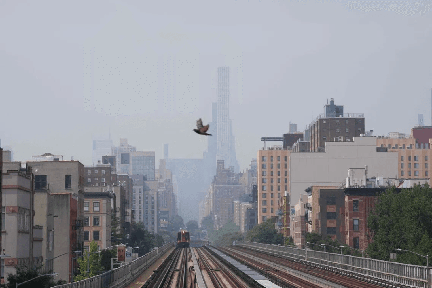 Khói cay nồng bao phủ bầu trời New York, Mỹ hôm 17/7. (Ảnh: Getty)