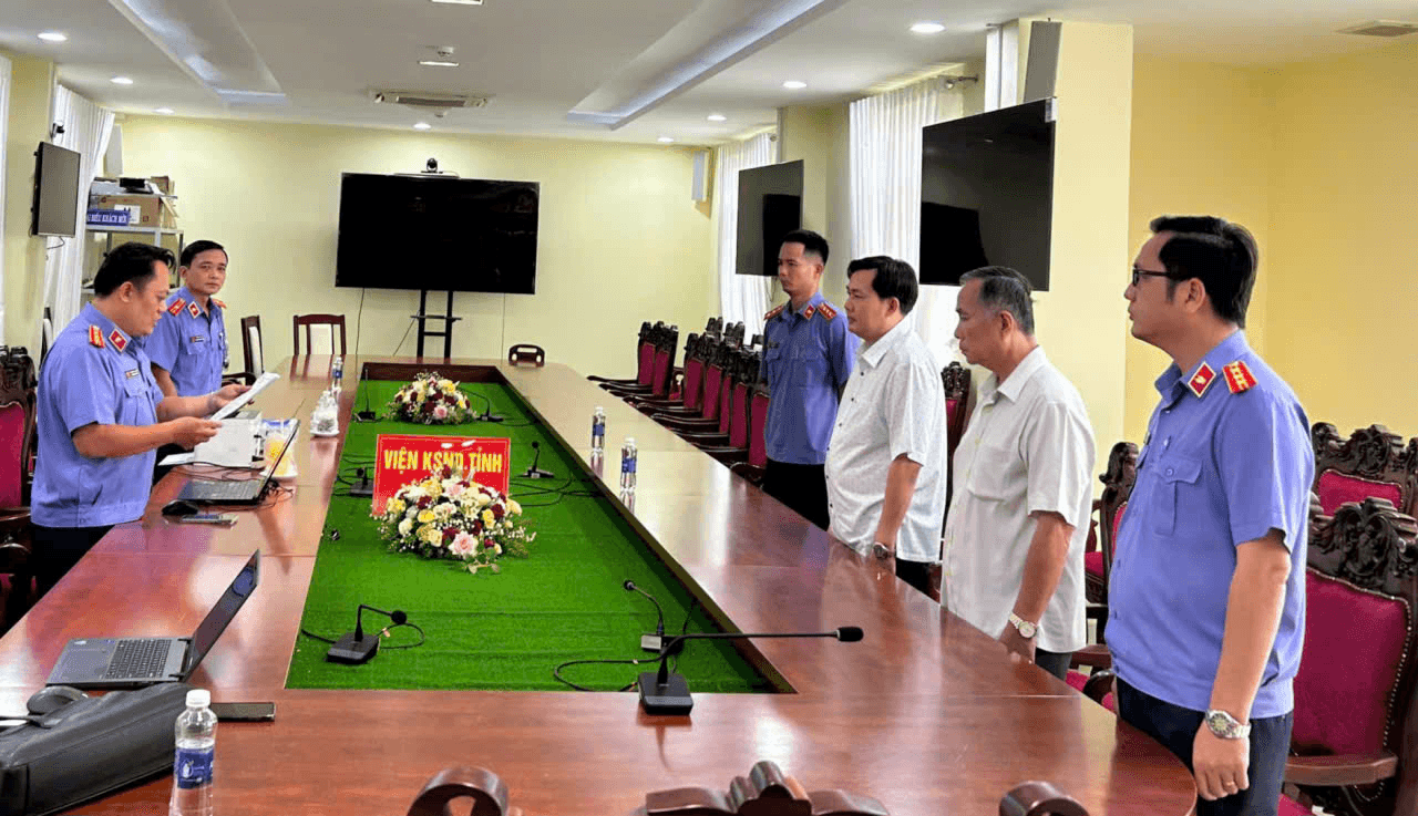 Huỳnh Minh Trung và Nguyễn Hoàng Văn bị khởi tố về tội