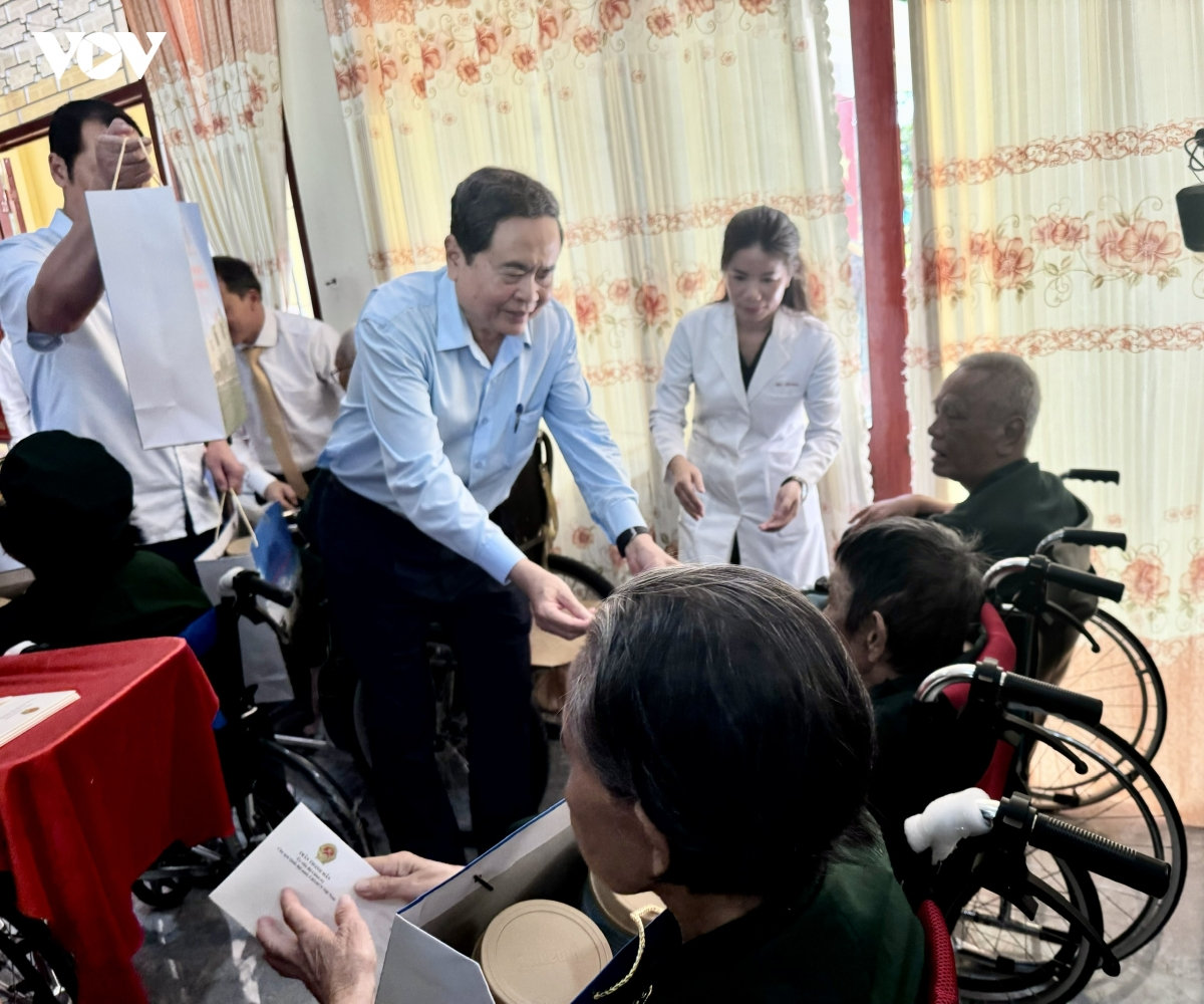 chủ tịch quốc hội tri ân người có công, thăm mẹ việt nam anh hùng hình ảnh 10 chu tich quoc hoi tri an nguoi co cong, tham me viet nam anh hung hinh anh 10