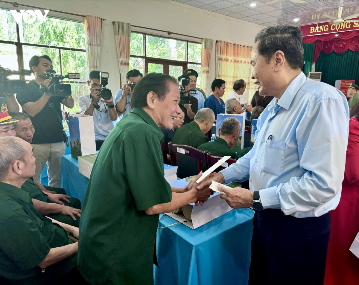 chủ tịch quốc hội tri ân người có công, thăm mẹ việt nam anh hùng hình ảnh 9 chu tich quoc hoi tri an nguoi co cong, tham me viet nam anh hung hinh anh 9