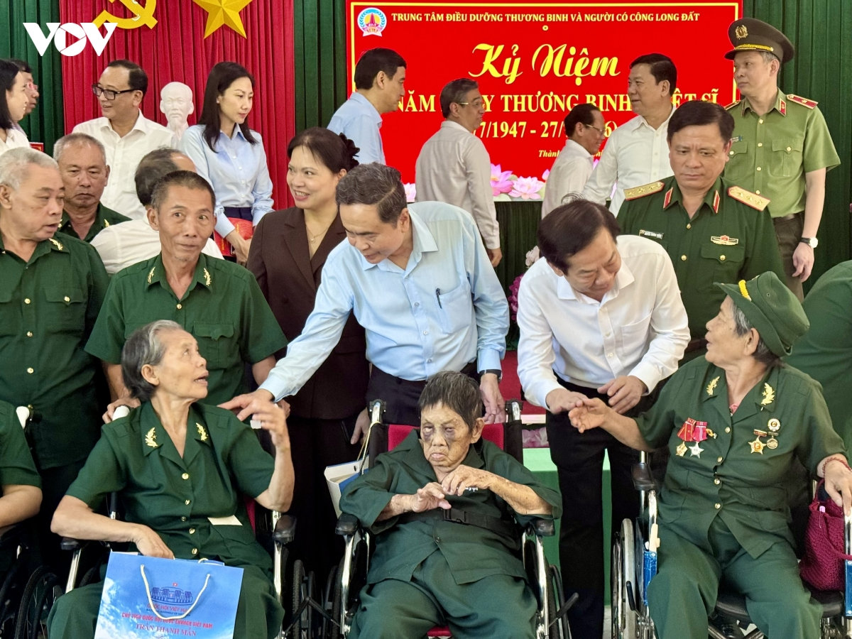 chủ tịch quốc hội tri ân người có công, thăm mẹ việt nam anh hùng hình ảnh 8 chu tich quoc hoi tri an nguoi co cong, tham me viet nam anh hung hinh anh 8