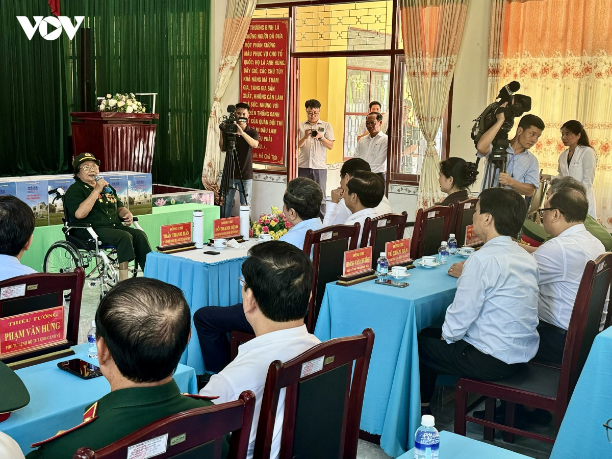 chủ tịch quốc hội tri ân người có công, thăm mẹ việt nam anh hùng hình ảnh 7 chu tich quoc hoi tri an nguoi co cong, tham me viet nam anh hung hinh anh 7