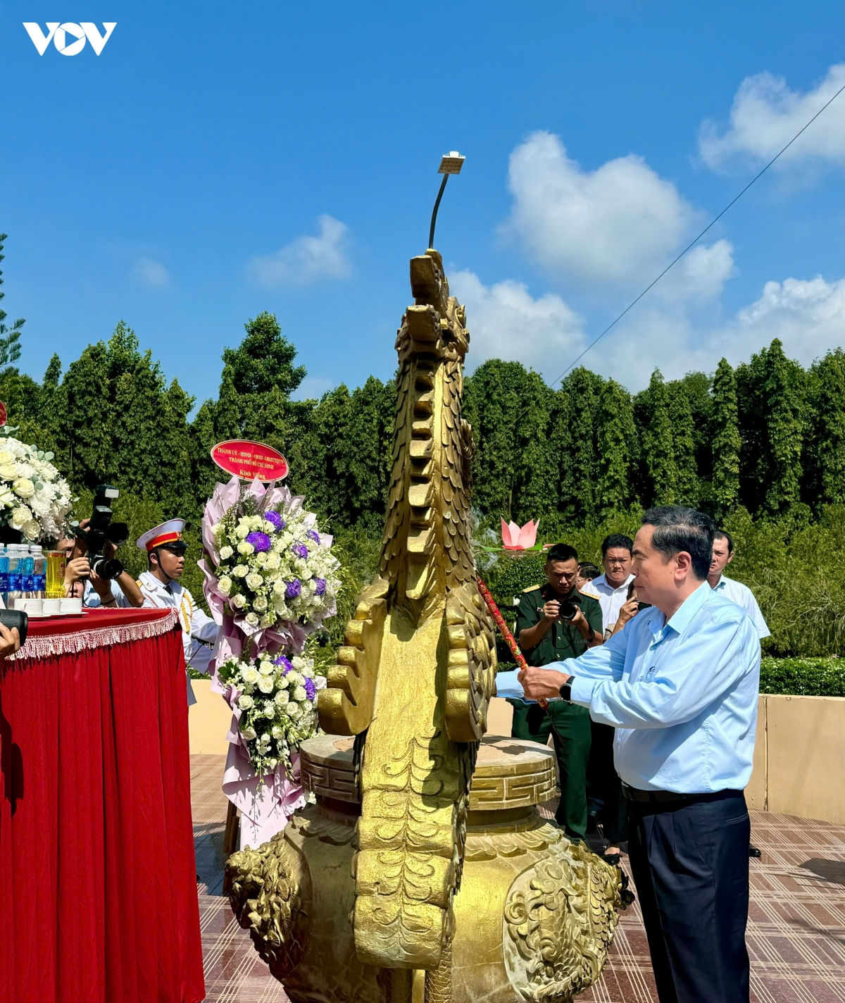 chu tich quoc hoi dang huong tuong niem anh hung liet si vo thi sau hinh anh 5