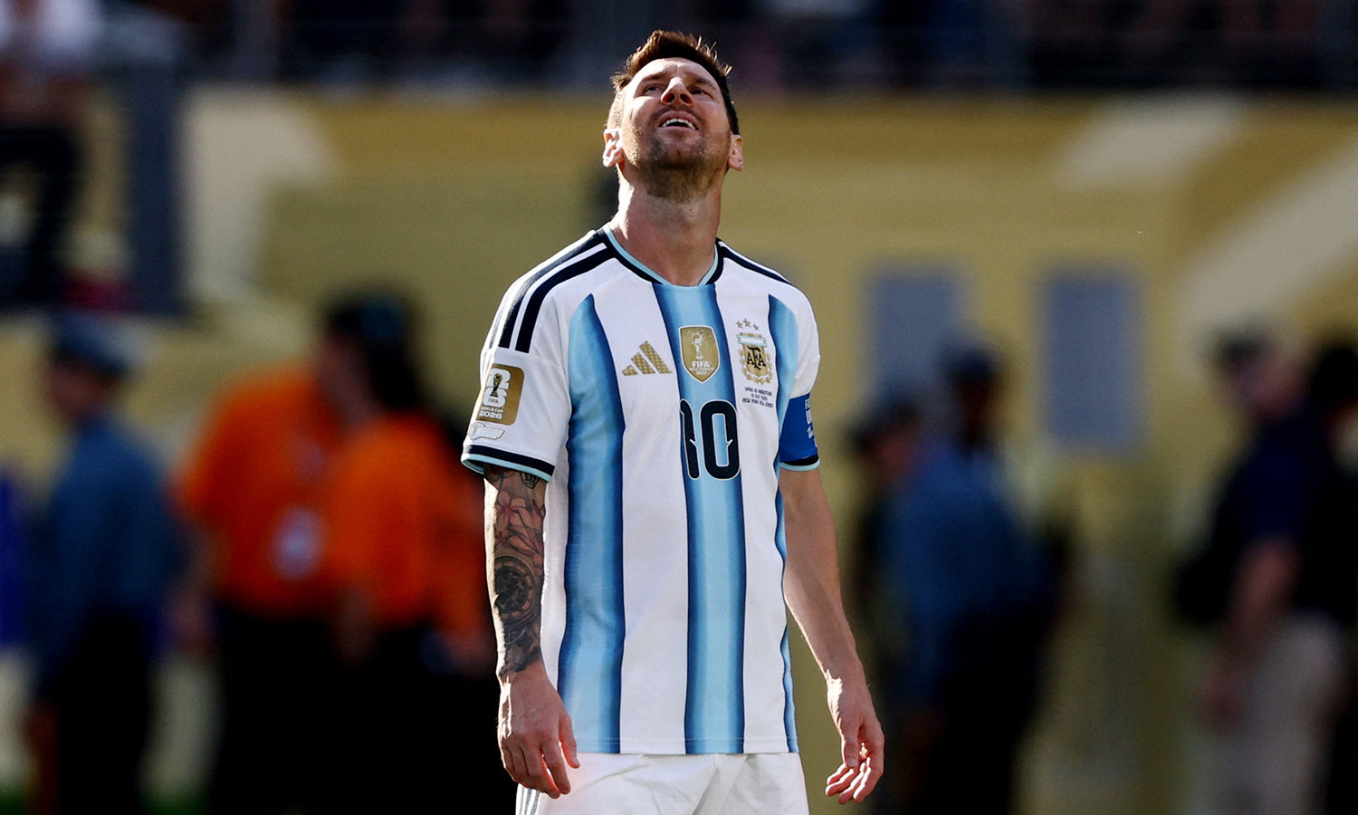 Messi không khóc sau khi trọng tài nổi còi kết thúc trận đấu. (Ảnh: Reuters)