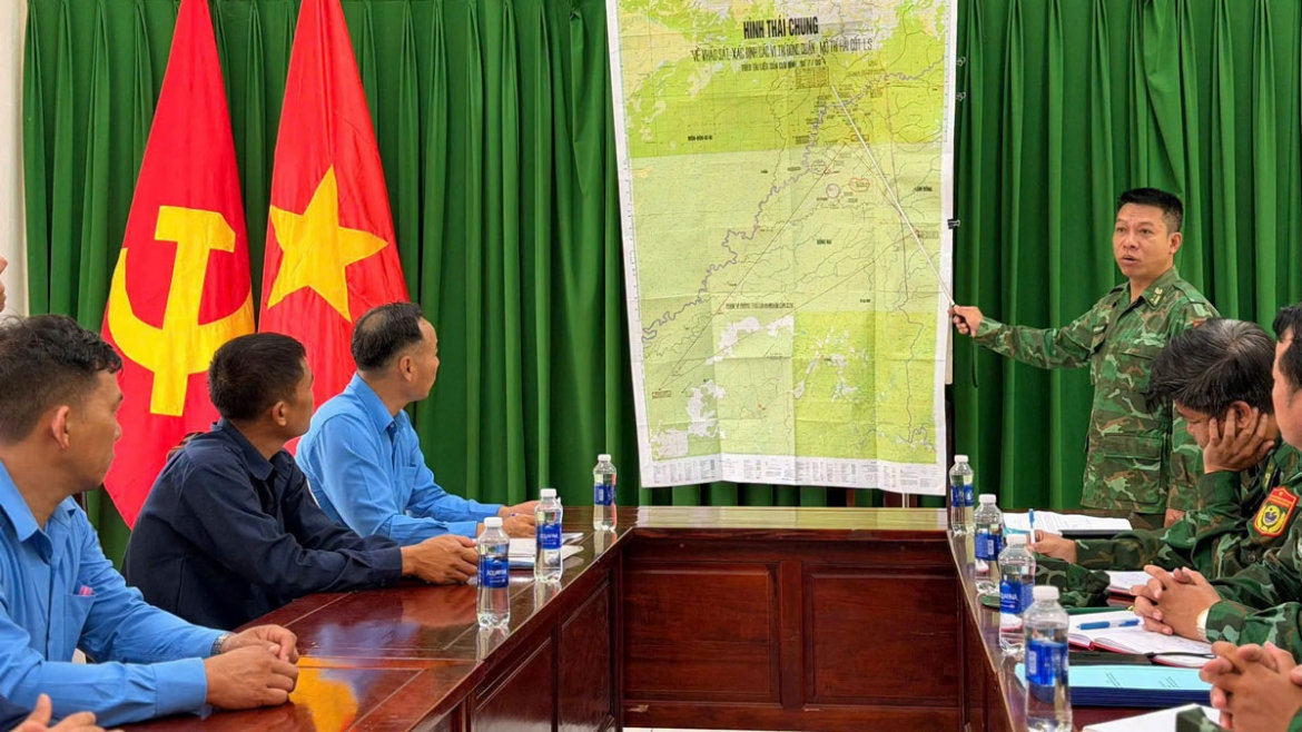 tấm bia khắc chữ lÊ v hỶ - 4.8.67 thắp hy vọng tìm thấy liệt sĩ của gia đình ở hải phòng hình ảnh 1 tam bia khac chu lE v hY - 4.8.67 thap hy vong tim thay liet si cua gia dinh o hai phong hinh anh 1